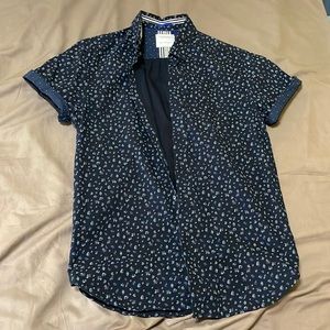 Cactus Man Ricky Singh short sleeve button down size Small , Floral print